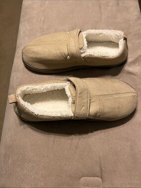 Slippers - unisex - size Large. Soft fabric/comfortable/very clean. No wear.